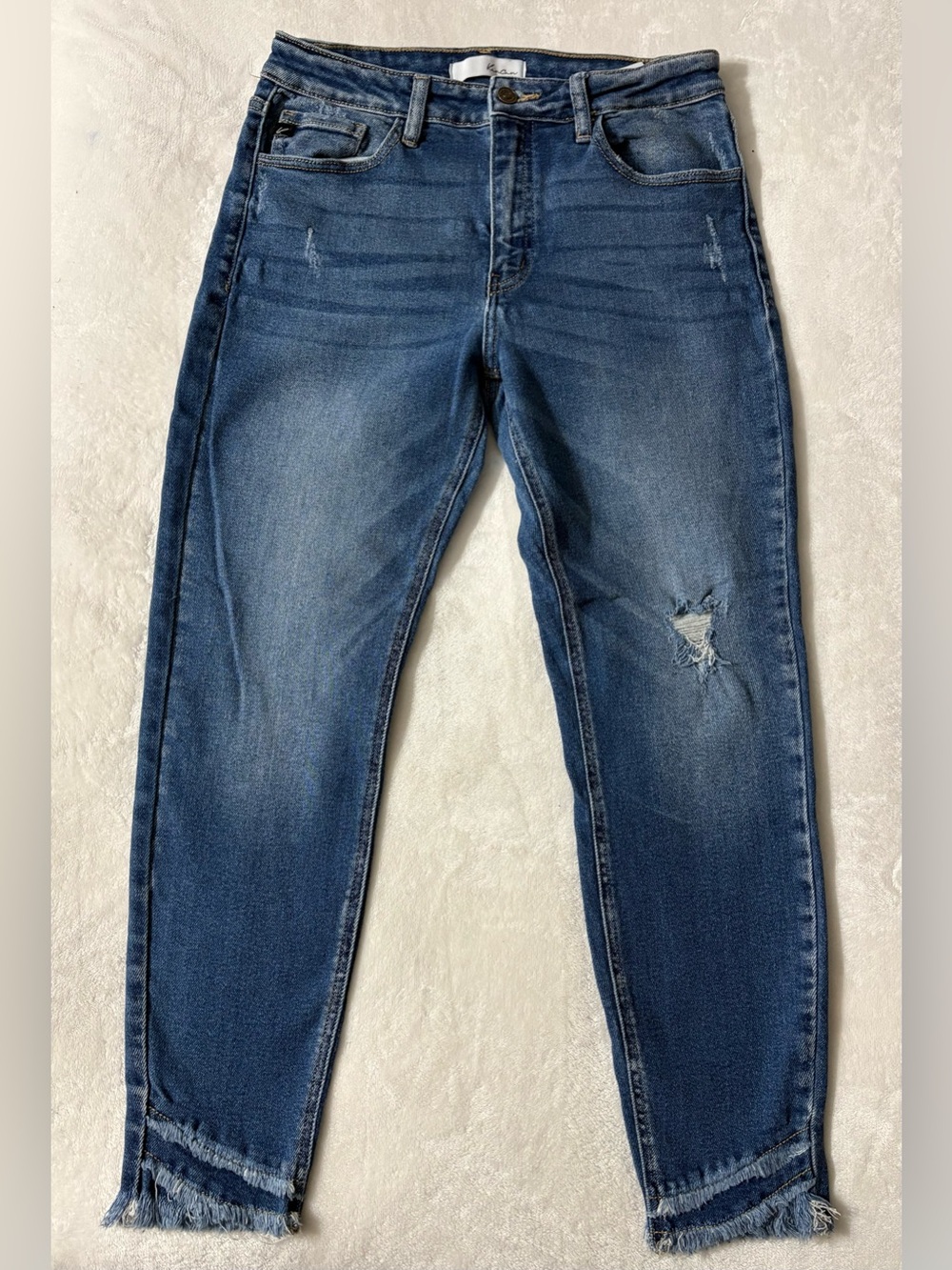Kancan Women’s Cropped Raw Hem Distressed Jeans Size 11/29. Mid-rise